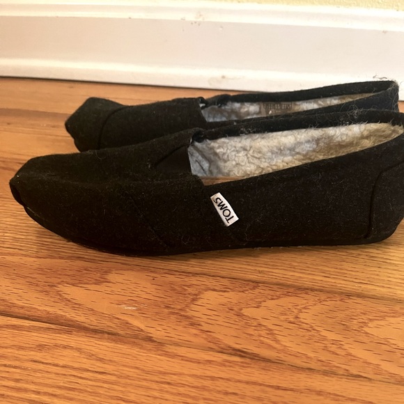 Toms Shearling Lined Flats - Picture 3 of 3